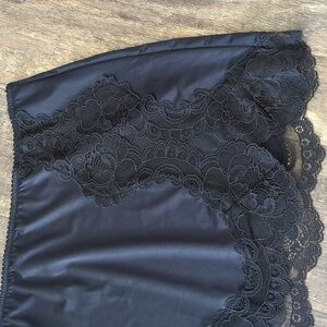 NWOT SKIMS Black Lace Trim Mini Skirt XL